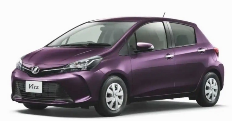 Лобовое стекло на Toyota Vitz 2011